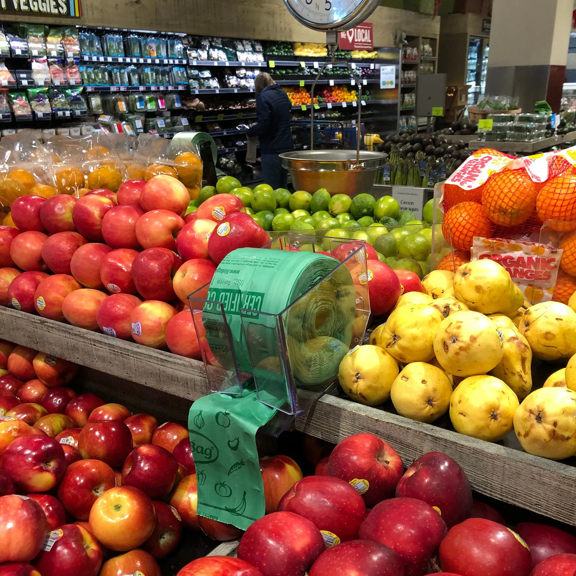 15" x 17" x 0.64 mil Green Home-Compostable Plastic Grocery Store Produce Bags (1,200 Bags, 300 Bags/Roll, 4 Rolls/Case)