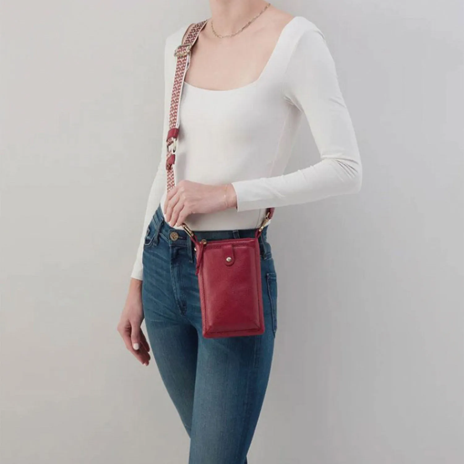 Hobo Cass Phone Crossbody Wine Pebbled Leather
