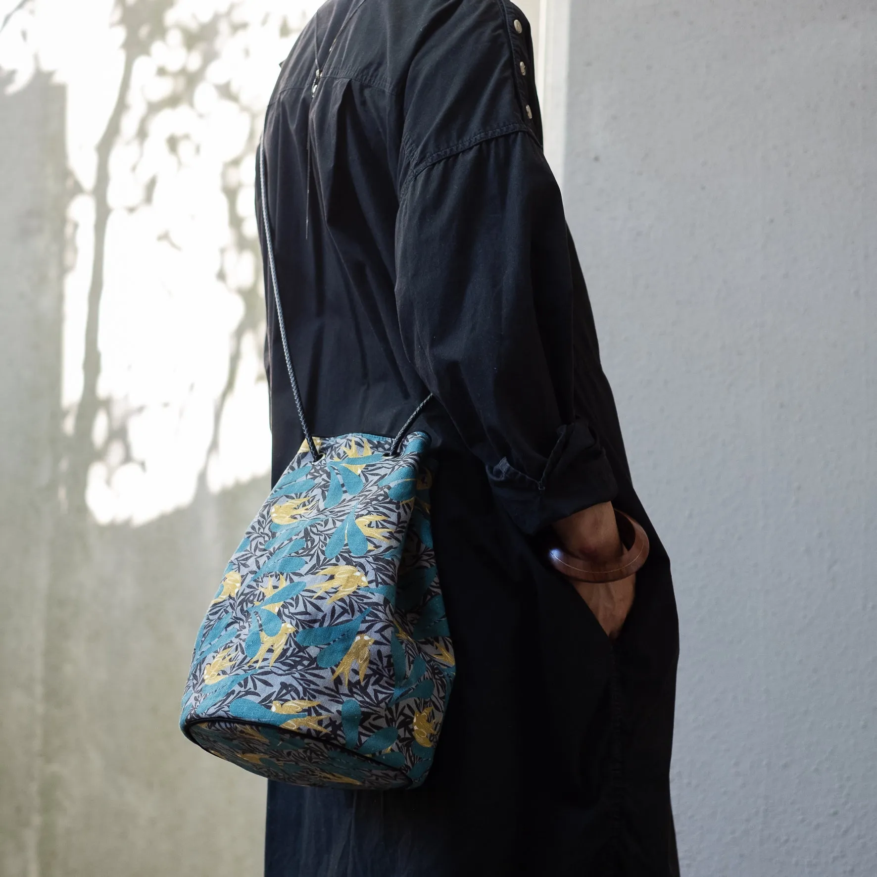 Linen bucket bag 'Swift Swallow'