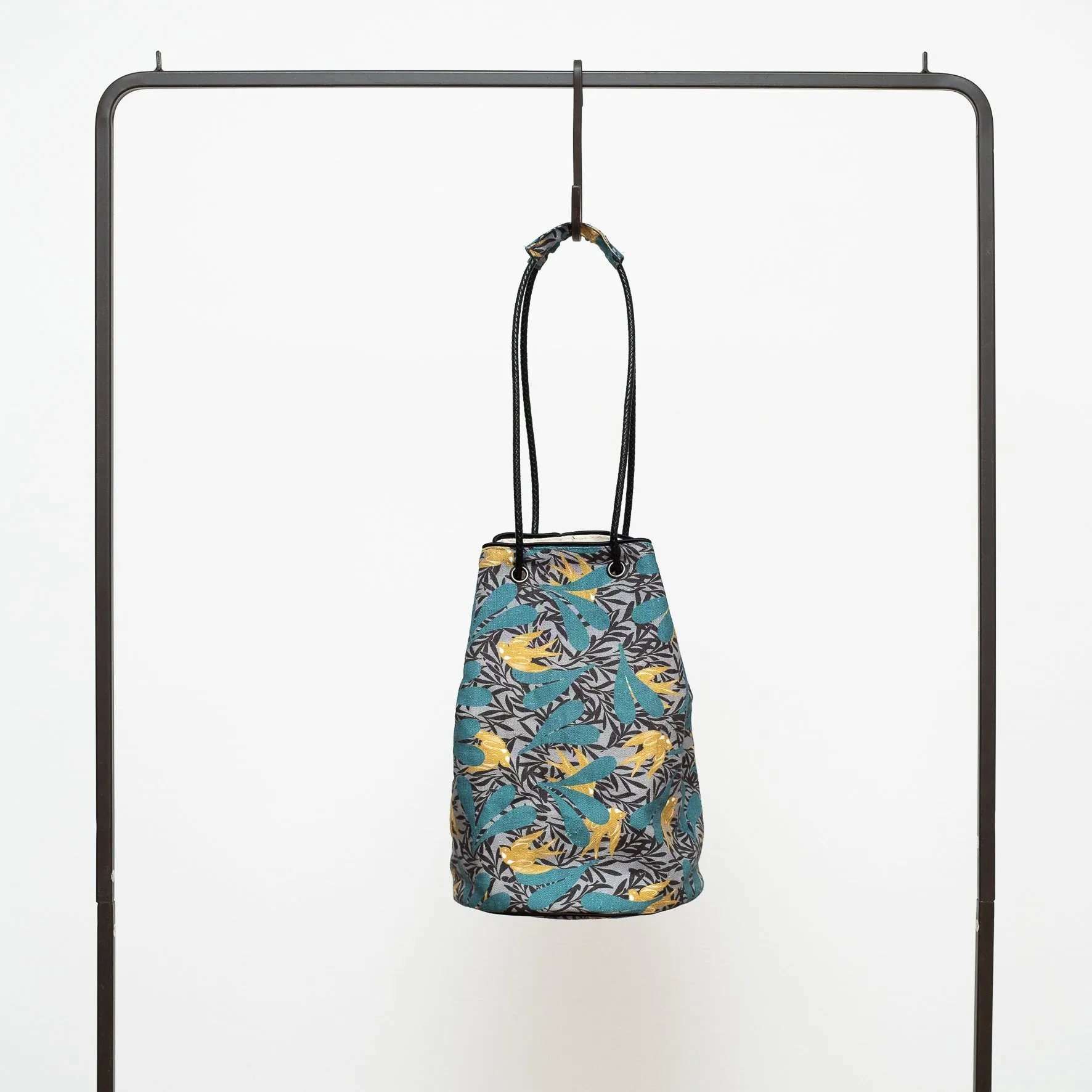 Linen bucket bag 'Swift Swallow'