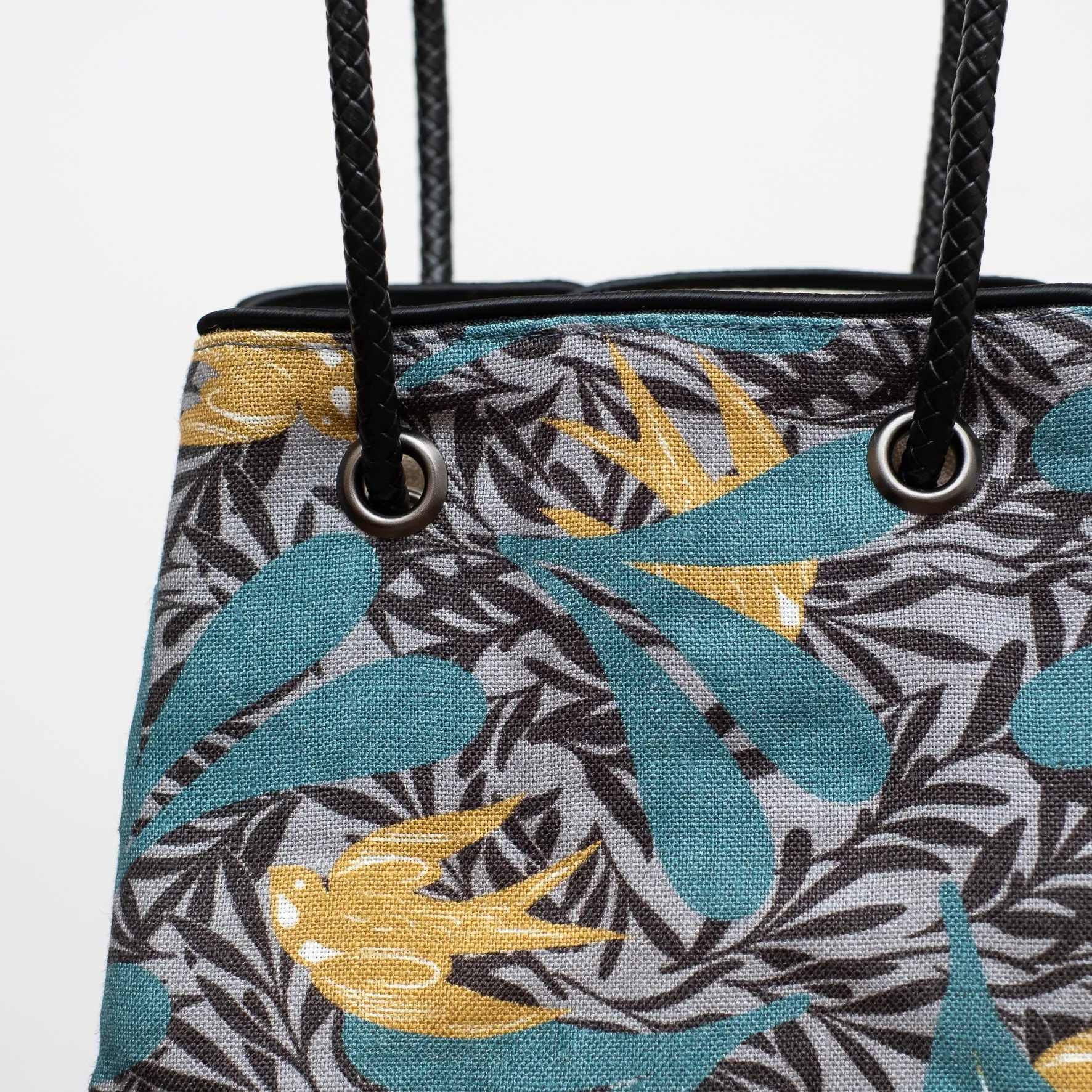Linen bucket bag 'Swift Swallow'